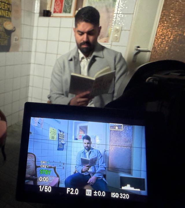 Journalist und Autor Emran Feroz im Gespräch mit "Forum"-Moderatorin Homeira Rhein