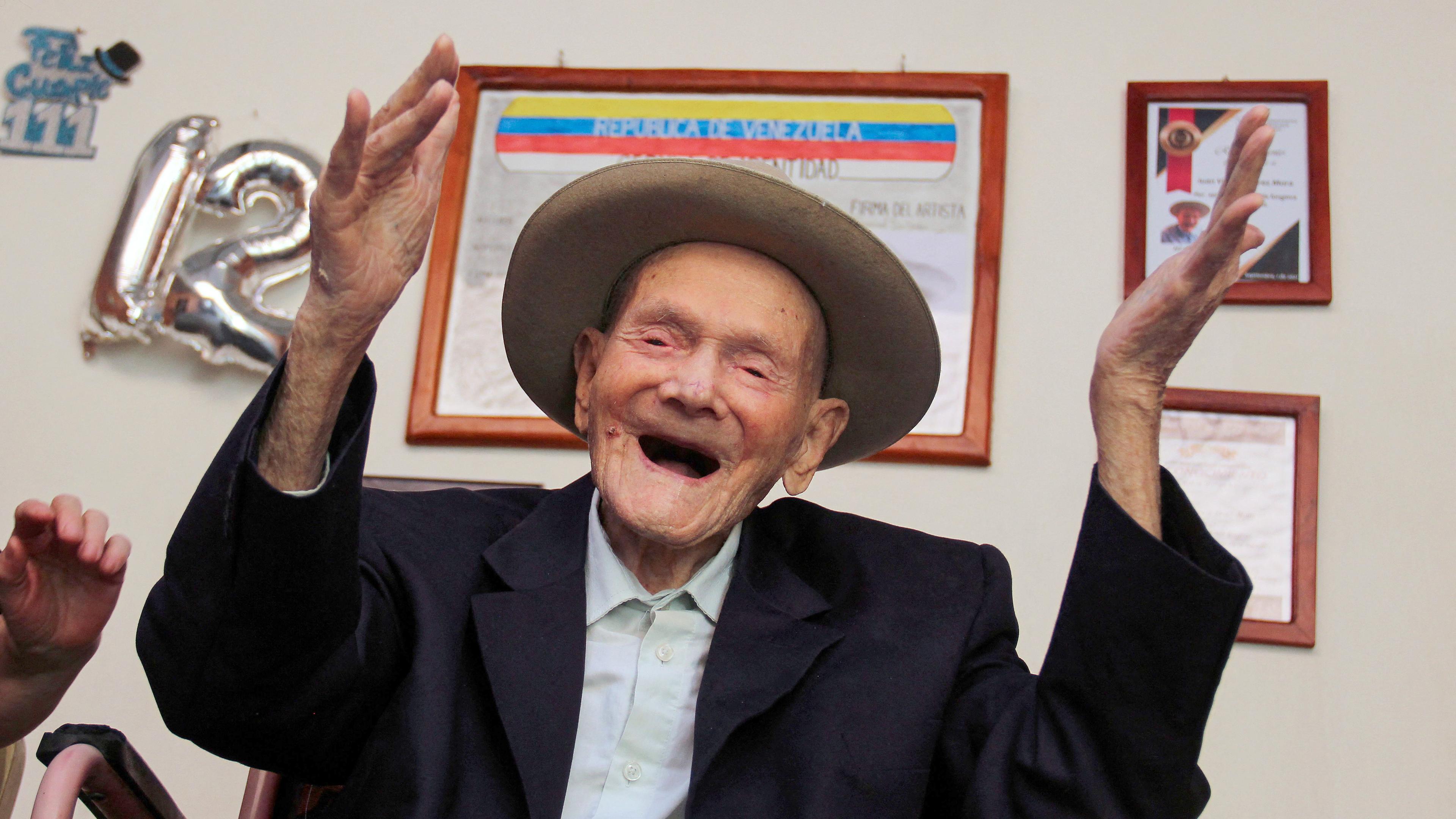 Der 112-jährige venezolanische Bauer Juan Vicente Pérez gestikuliert am 24. Januar 2022 in seinem Haus in San Jose de Bolivar (Venezuela)