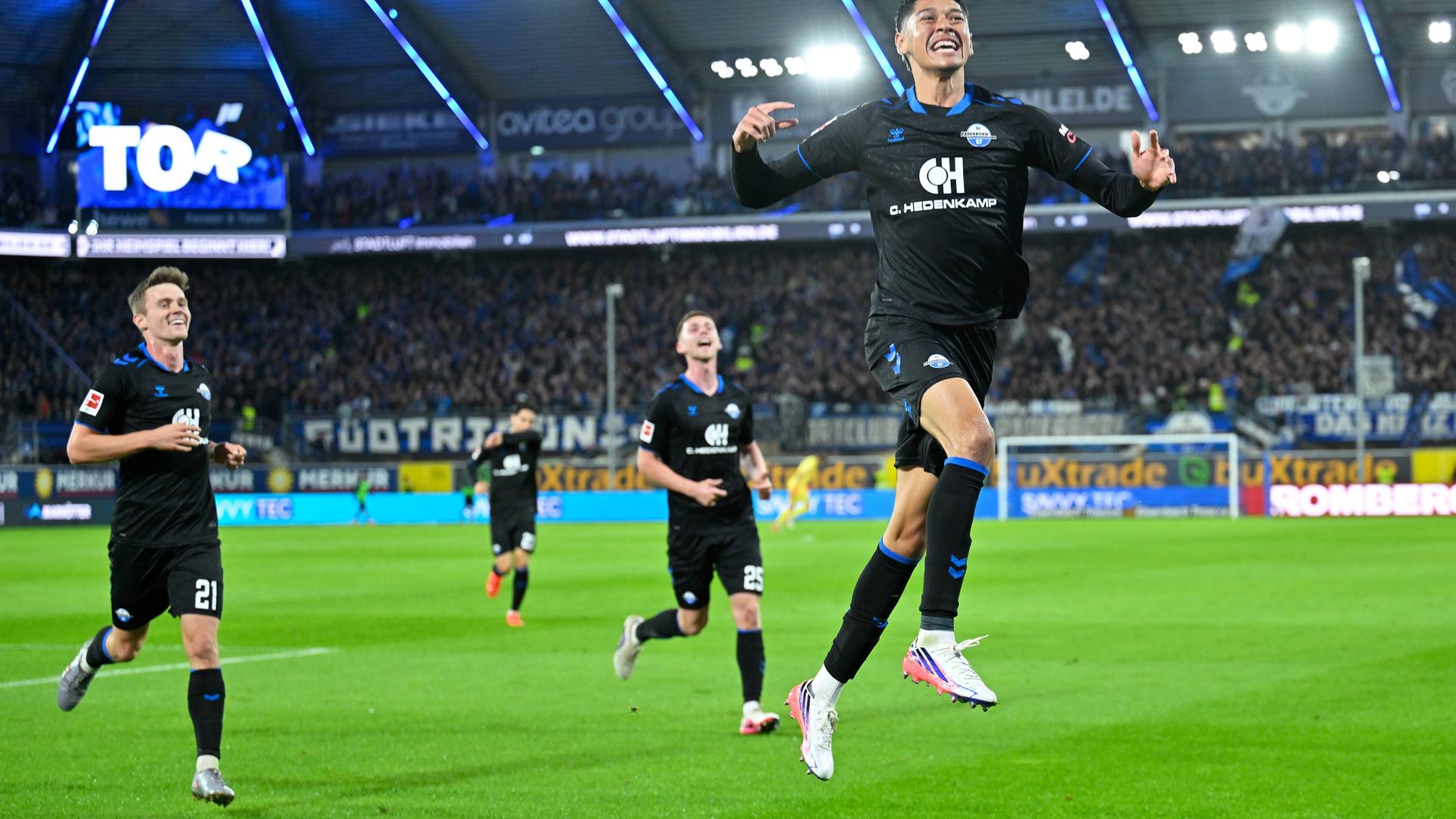 Paderborner Jubel über den Heimsieg gegen Hoffenheim