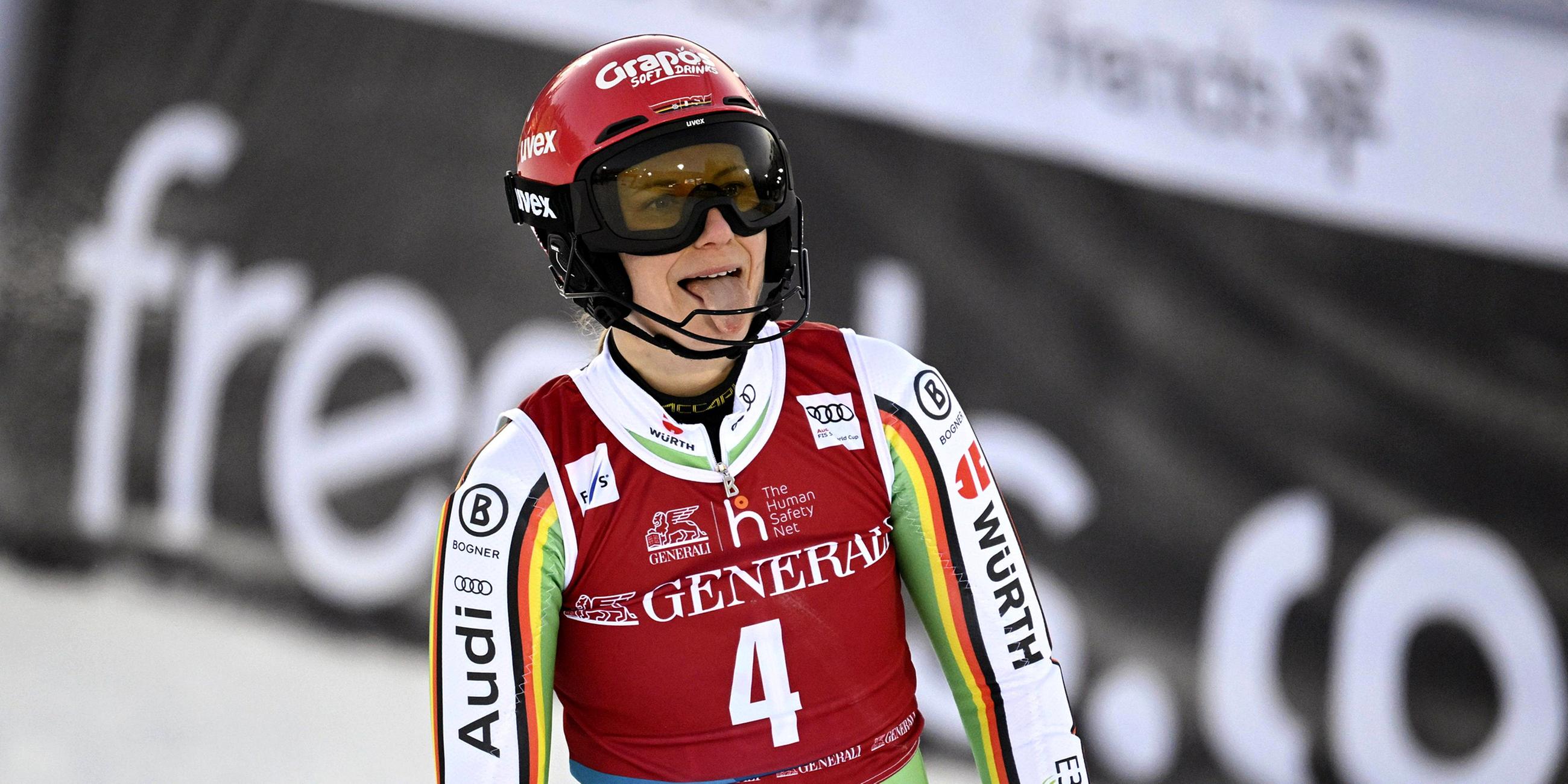 Lena Dürr aus Deutschland reagiert nach dem zweiten Durchgang des Slalomwettbewerbs der Damen .
