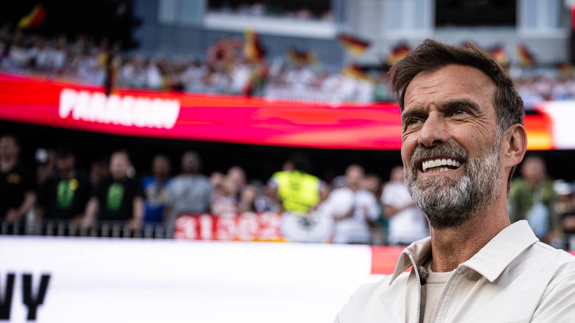 Jürgen Klopp beobachtet das Elfmeterschießen am 29.06.2026 .