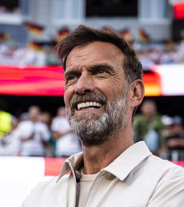 Jürgen Klopp beobachtet das Elfmeterschießen am 29.06.2026 .