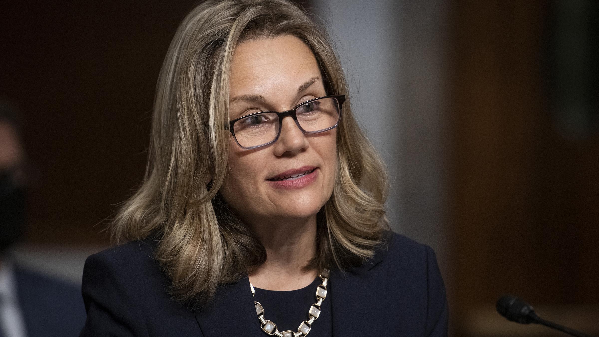 Одежда julian. Джулиан смит. Джулиан смит. Джулиан сиит сша дипломат. Julian smith.