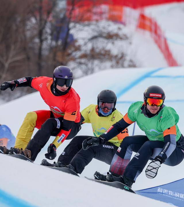 Julius REICHLE (Deutschland) , Alessandro HAEMMERLE (Österreich) und Adam LAMBERT (Deutschland) sind in Aktion. 