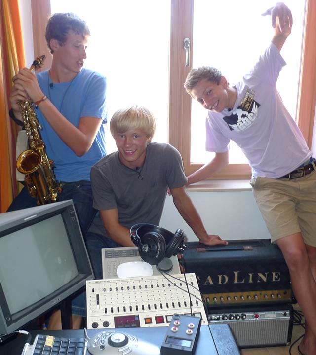 Johannes, Alex und Charlie im Tonstudio.