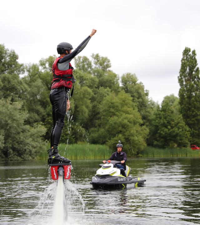 Mark beim Flyboarden