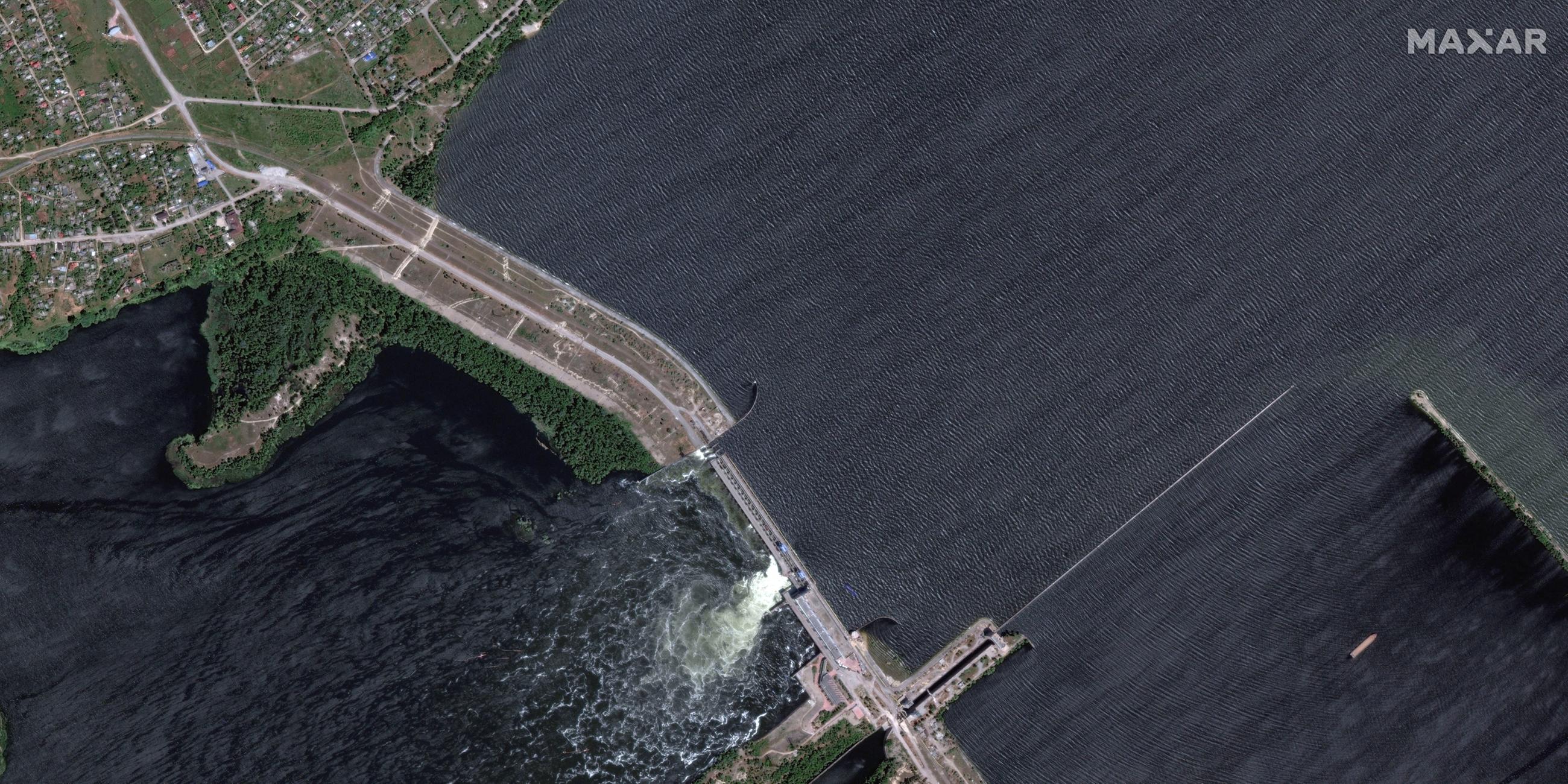 Ein Satellitenbild zeigt den Kachowka-Staudamm in der Region Cherson