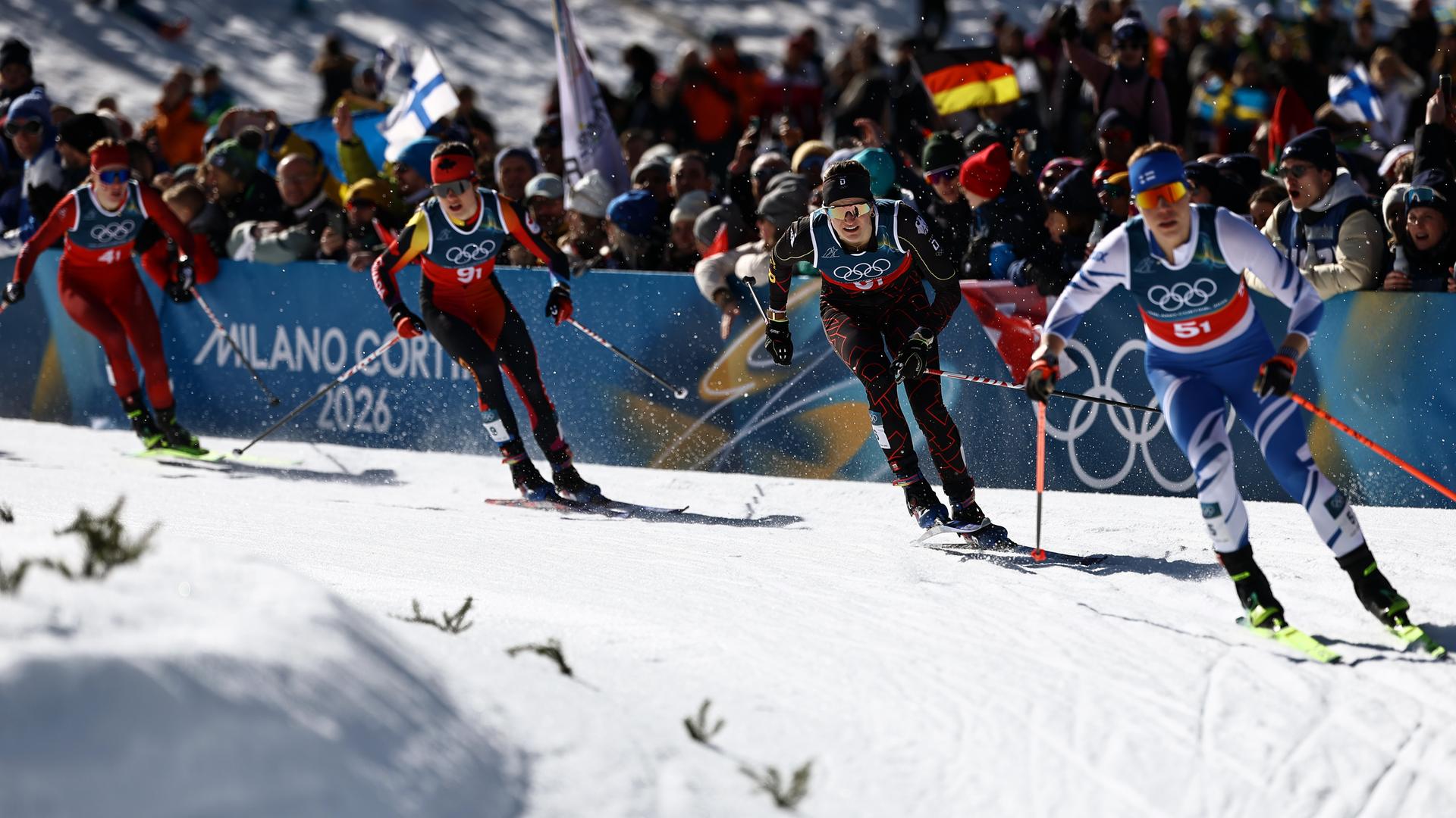 Die Skilangläuferinnen Nadja Kälin, Alison Mackie, Laura Gimmler und Jasmi Joensuu sind bei den Olympischen Winterspielen 2026 in Cortina in der Loipe unterwegs