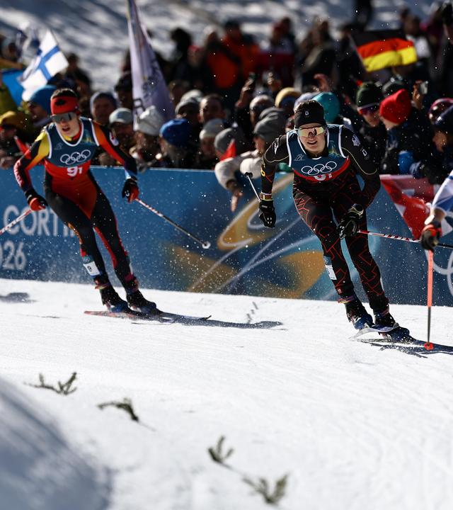 Die Skilangläuferinnen Nadja Kälin, Alison Mackie, Laura Gimmler und Jasmi Joensuu sind bei den Olympischen Winterspielen 2026 in Cortina in der Loipe unterwegs