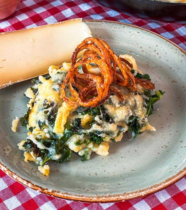 Käsespätzle mit Grünkohl und Taleggio-Käse