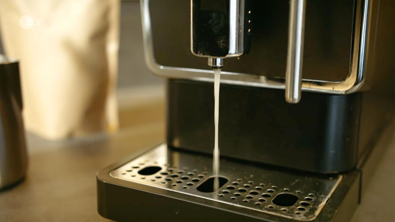 Kaffeemaschine reinigen: So bleibt der Vollautomat keimfrei - ZDFheute