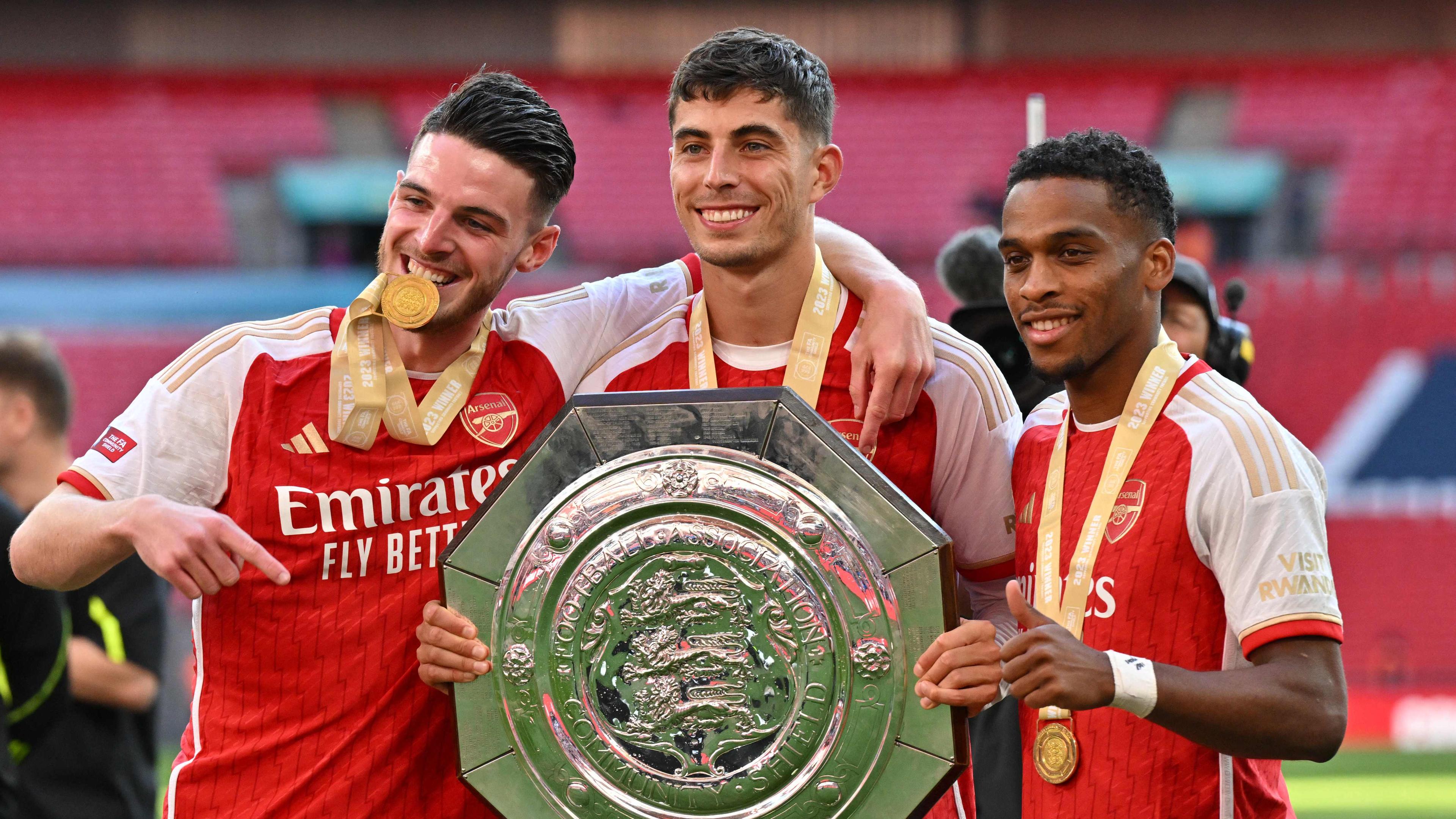 Fußball-Nationalspieler Kai Havertz (Bildmitte) gewinnt mit Arsenal den englischen Supercup