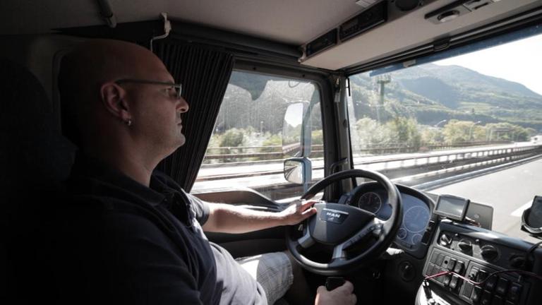 Kai Jacob rast gegen die Zeit. Er ist im Verzug und muss alles wieder aufholen, sonst k&ouml;nnte er zu sp&auml;t kommen zu seiner Hochzeit am Wochenende.