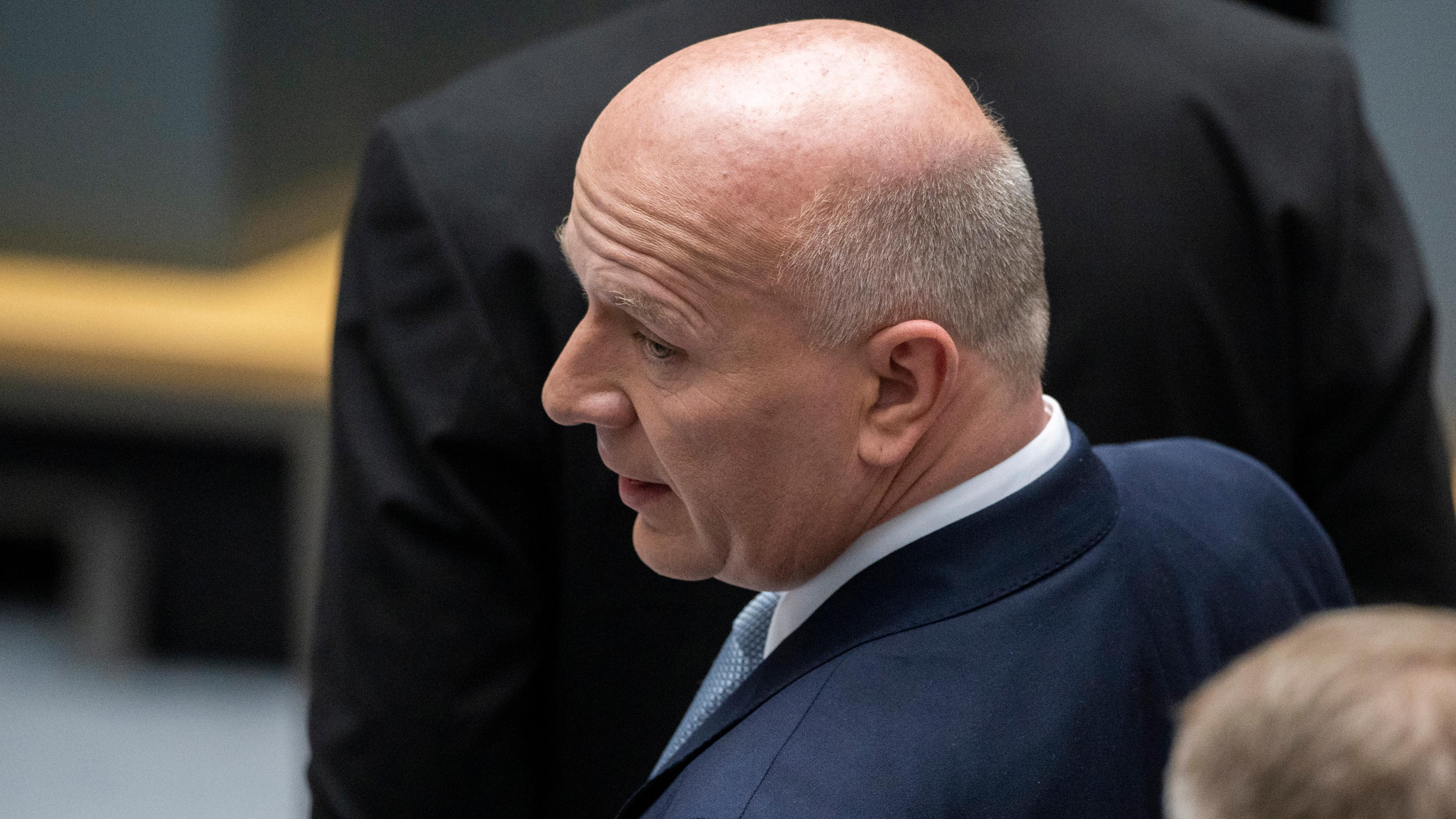 Berlin: Kai Wegner (CDU), designierter Regierende Bürgermeister, steht beim zweiten Wahlgang zur Bürgermeisterwahl im Plenarsaal vom Berliner Abgeordnetenhaus.