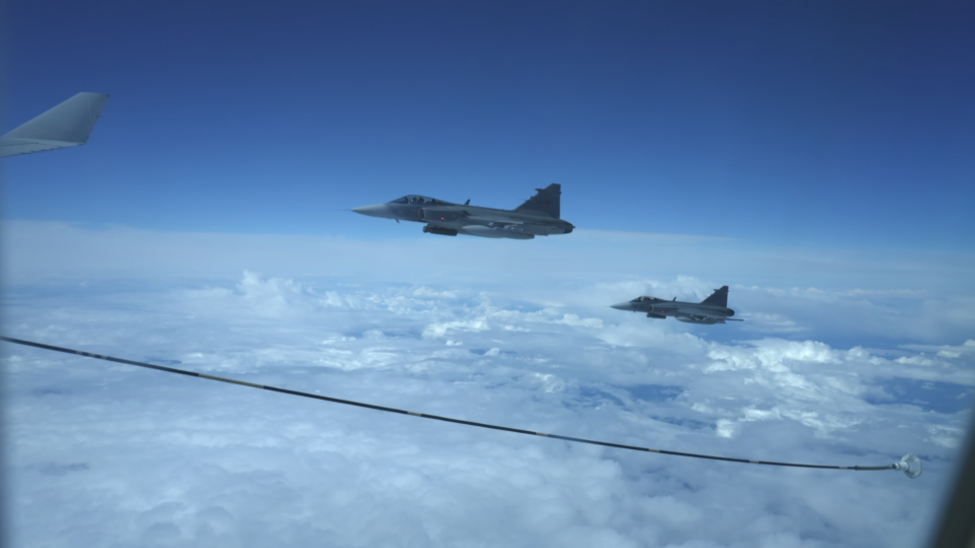 Kampfjets der Nato fliegen über der Ostsee.