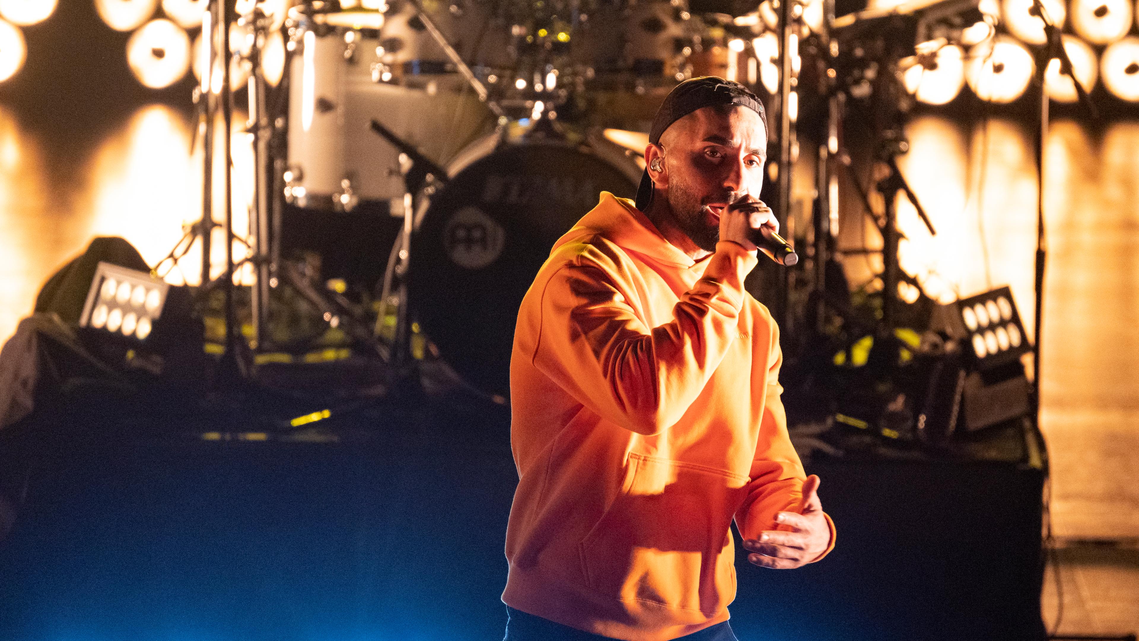 Der Rapper MoTrip auf der Kampnagel-Bühne in Hamburg