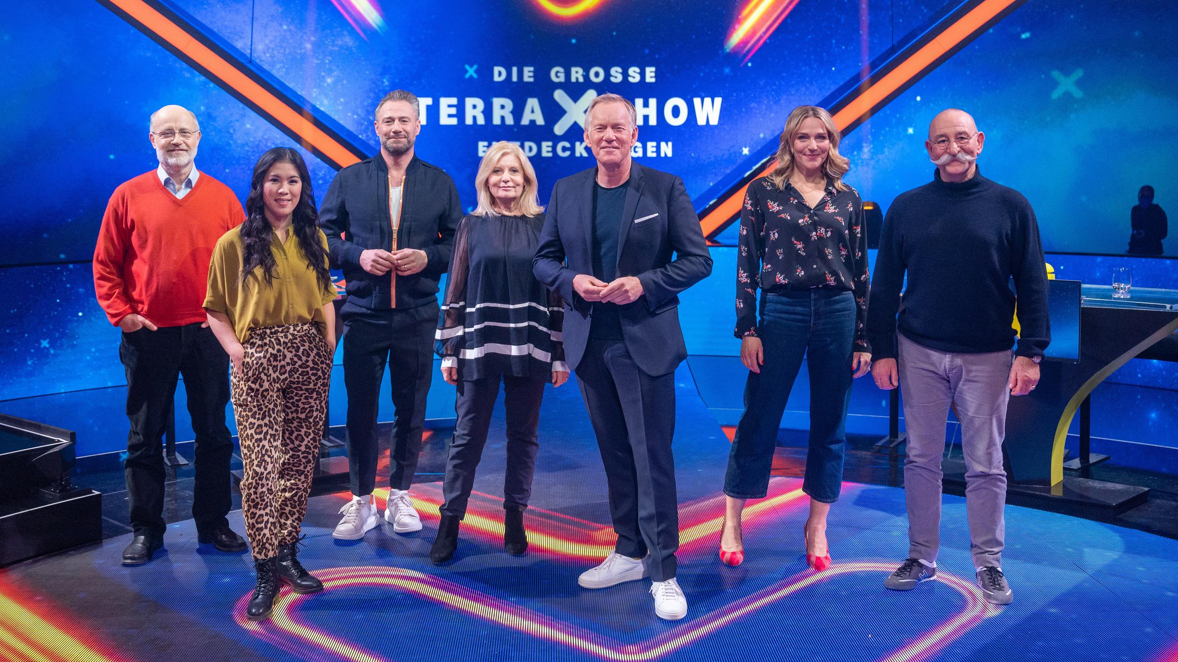 "Die große "Terra X--Show": Harald Lesch, Mai Thi Nguyen-Kim, Sasha, Sabine Postel, Johannes B. Kerner, Tanja Wedhorn und Horst Lichter im Studio
