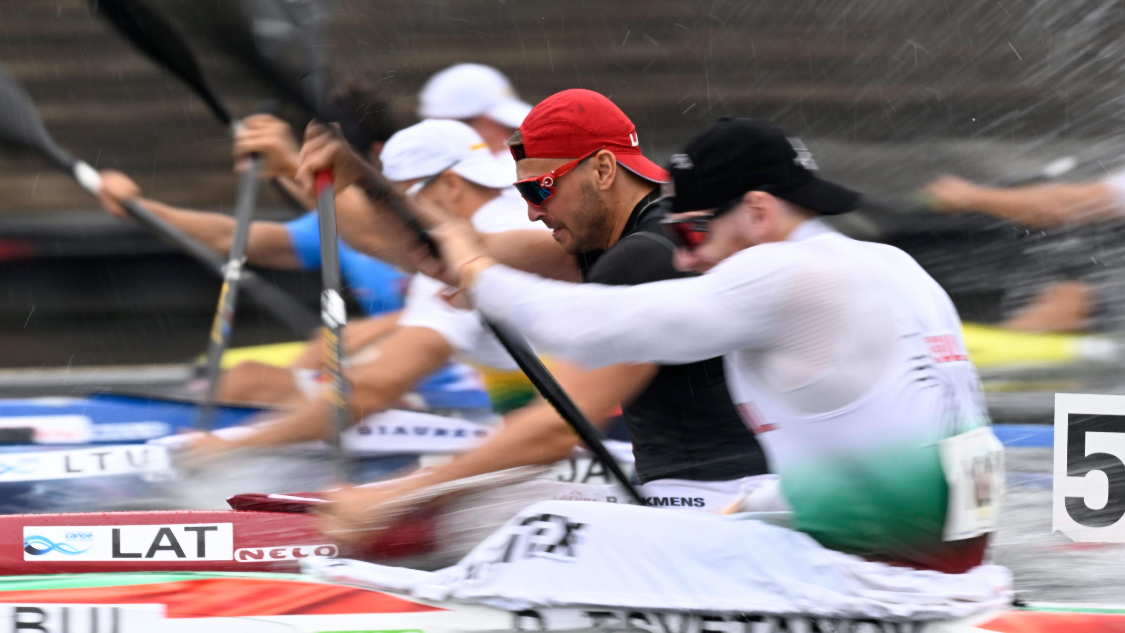 Kanuten im K1 der Männer bei der Kanu-Sprint-WM in Duisburg