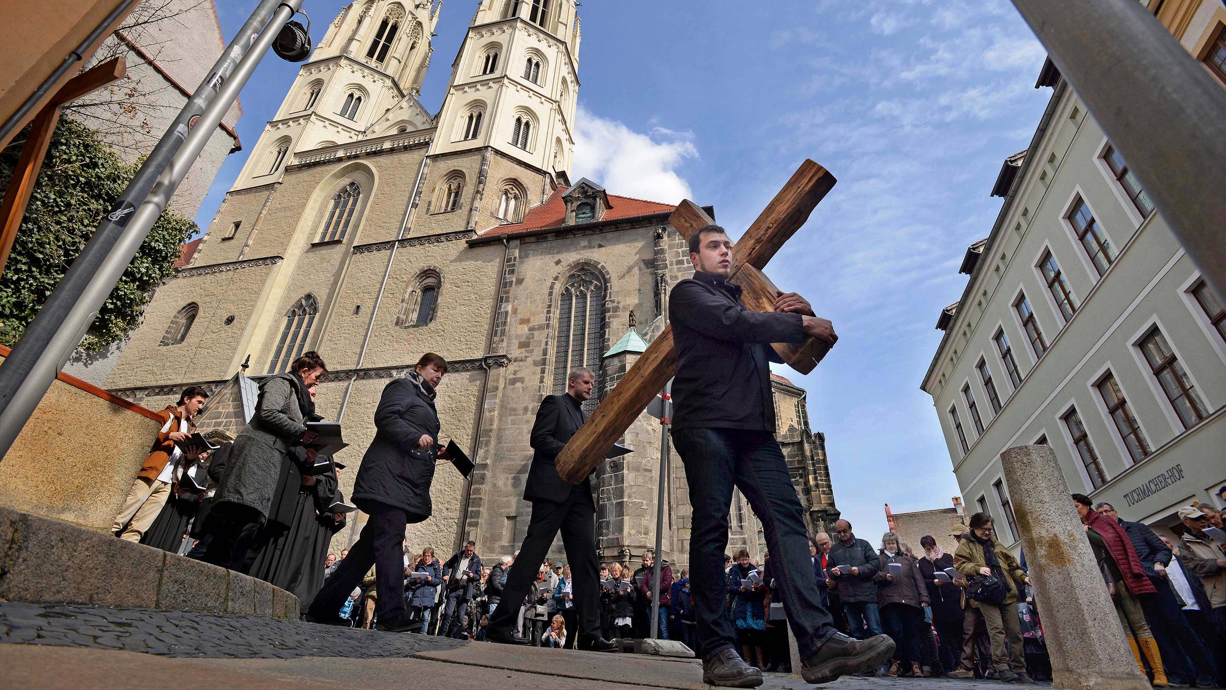 Karfreitag: Prozession im ostsächsischen Görlitz