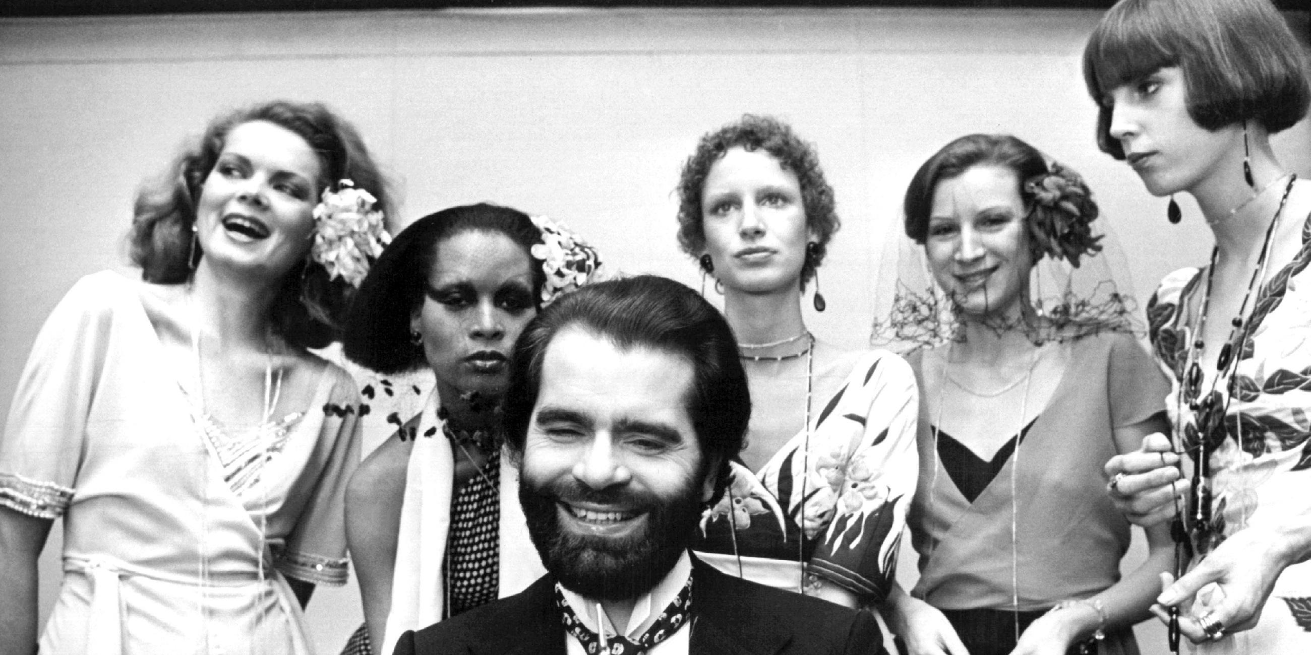 Karl Lagerfeld und Models 1973