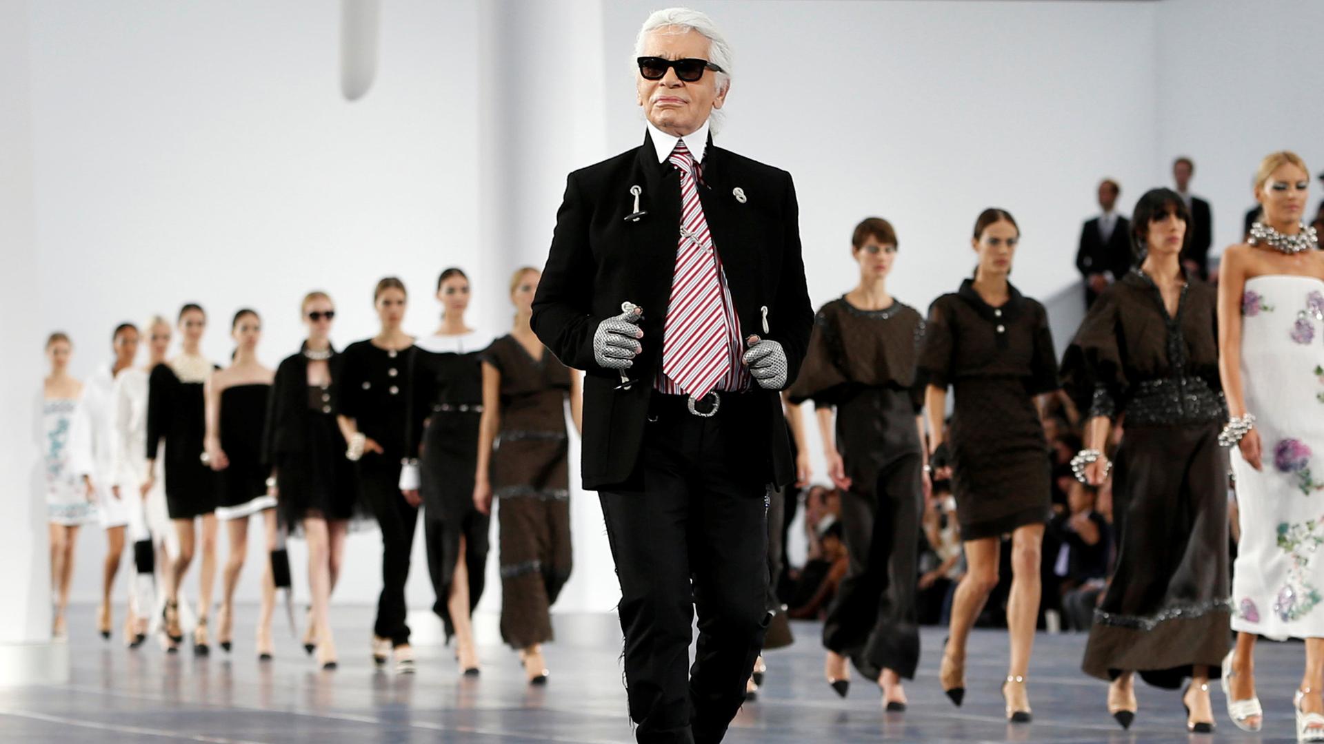 Karl Lagerfeld und Models