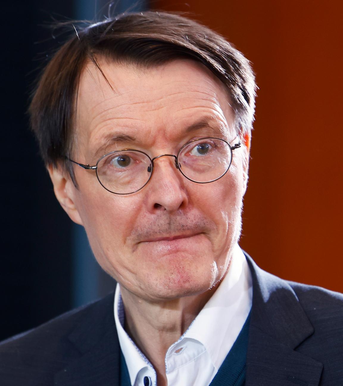 Bundesgesundheitsminister Karl Lauterbach nimmt an der wöchentlichen Kabinettssitzung der Bundesregierung im Bundeskanzleramt in Berlin teil.