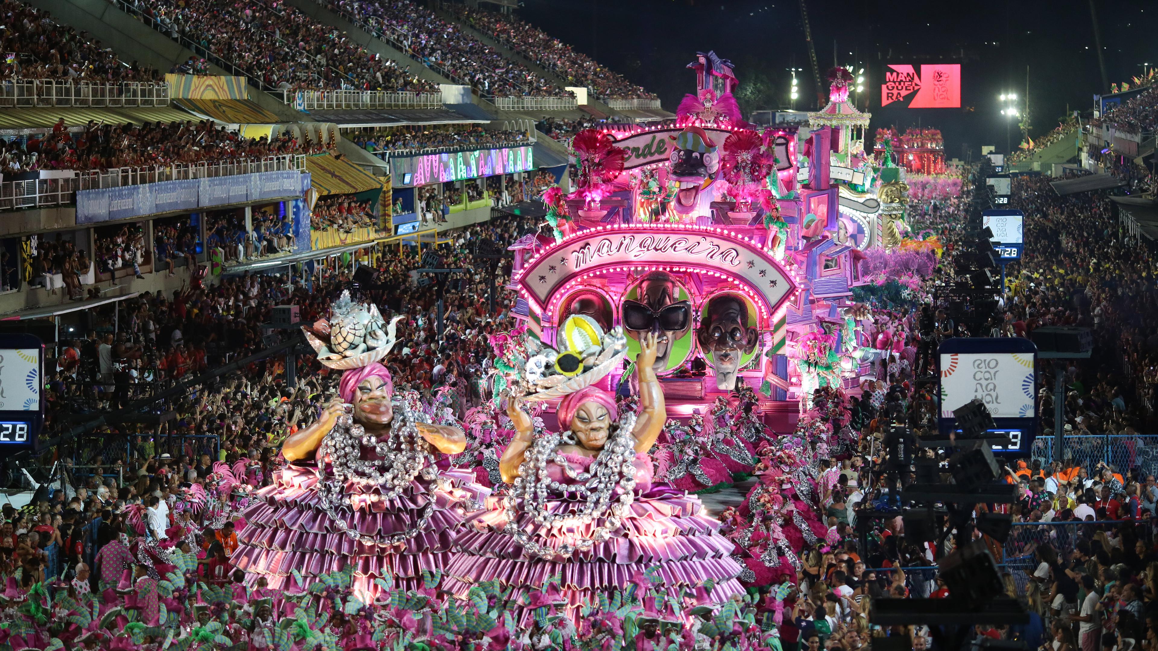 Beim weltberühmten Karneval von Rio de Janeiro ziehen wieder die besten Sambaschulen der Stadt durch das Sambodrom