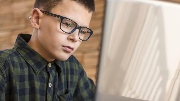 Karriere-Typical für Schülerpraktika im ZDF: Junger Mann