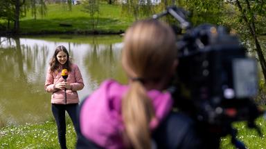 Girls day 2023 - Schülerinnen lernen die Die TV-Arbeit vor und hinter der Kamera kennen