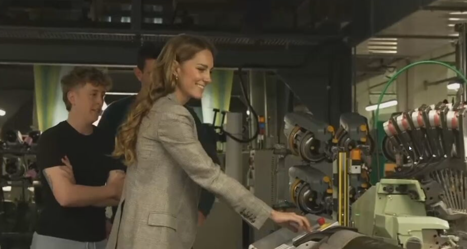 Prinzessin Kate zu Besuch in Seidenfabrik 