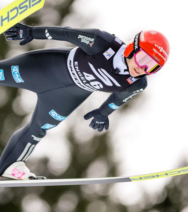 Katharina Schmid (GER) beim FIS-Skisprung-Weltcup der Frauen an der Gross-Titlis-Schanze.