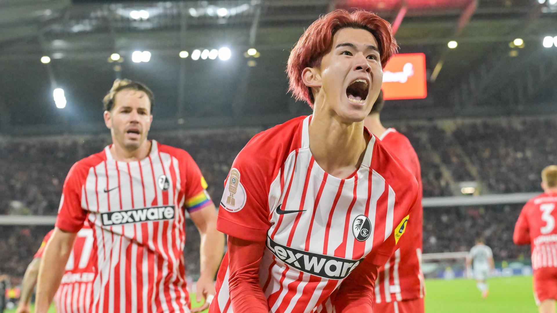 Keisuke Goto vom SC Freiburg jubelt nach seinem Treffer zum 2:2 gegen den VfL Wolfsburg.