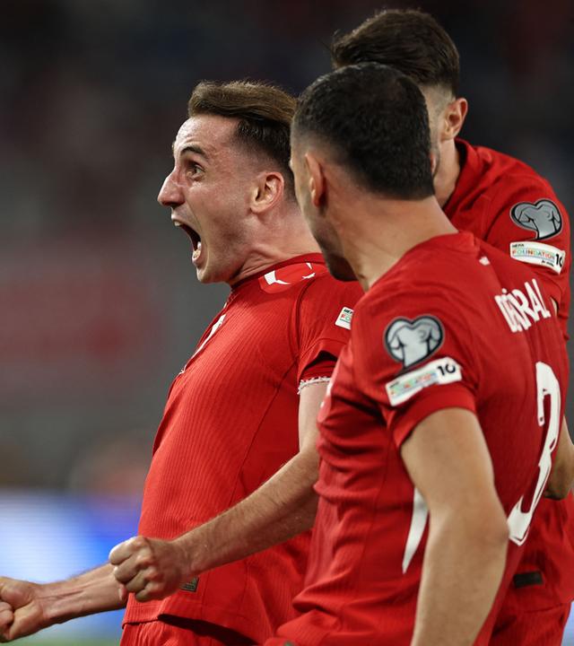 Der türkische Mittelfeldspieler Muhammed Kerem Aktürkoğlu jubelt über sein Tor. 