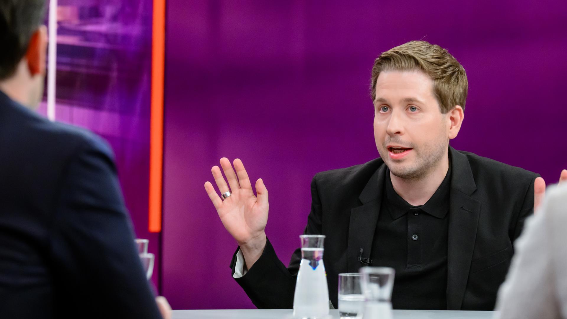 Kevin Kühnert zu Gast bei Maybrit Illner
