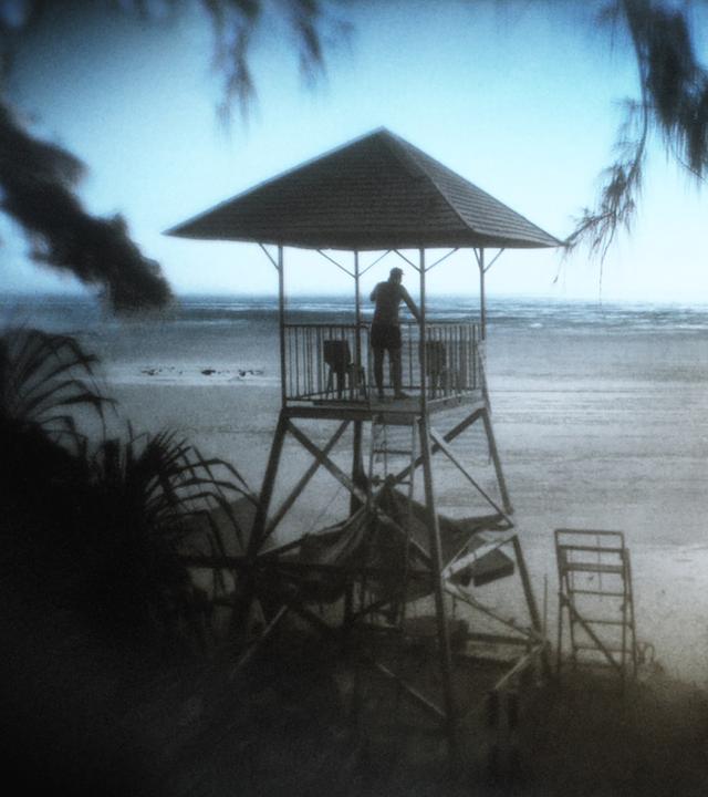 Turm der Wasserwacht an einem Strandabschnitt am Indischen Ozean