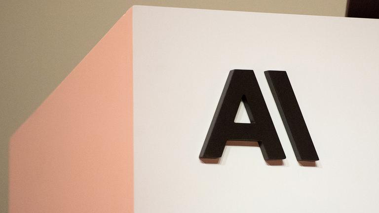 Das Logo von Anthropic ist bei einer Veranstaltung der KI-Firma zu sehen (Archivfoto)