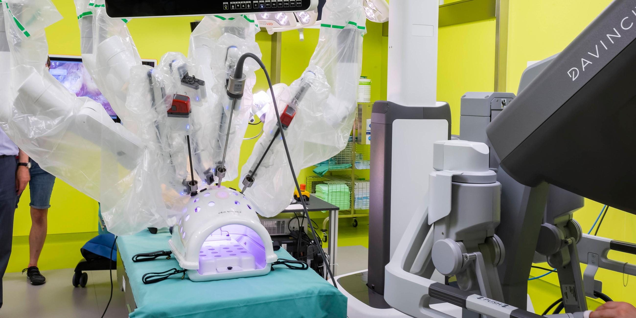 Forschungen an einem KI- und Roboter-gestützten Assistenzsystem für die Krebschirugie an der Dresdner Uniklinik