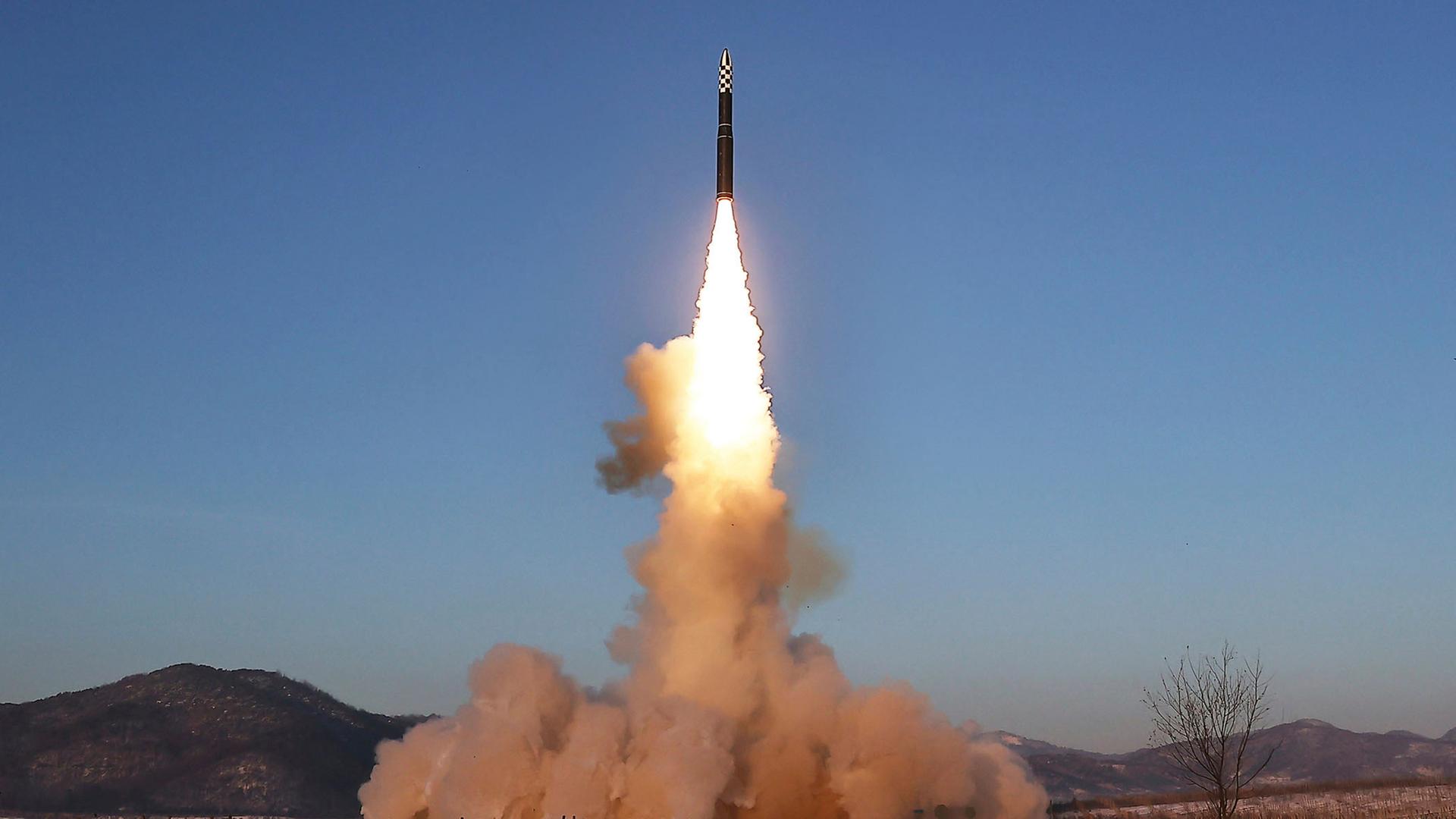 Nordkorea testet eine Interkontinentalrakete.