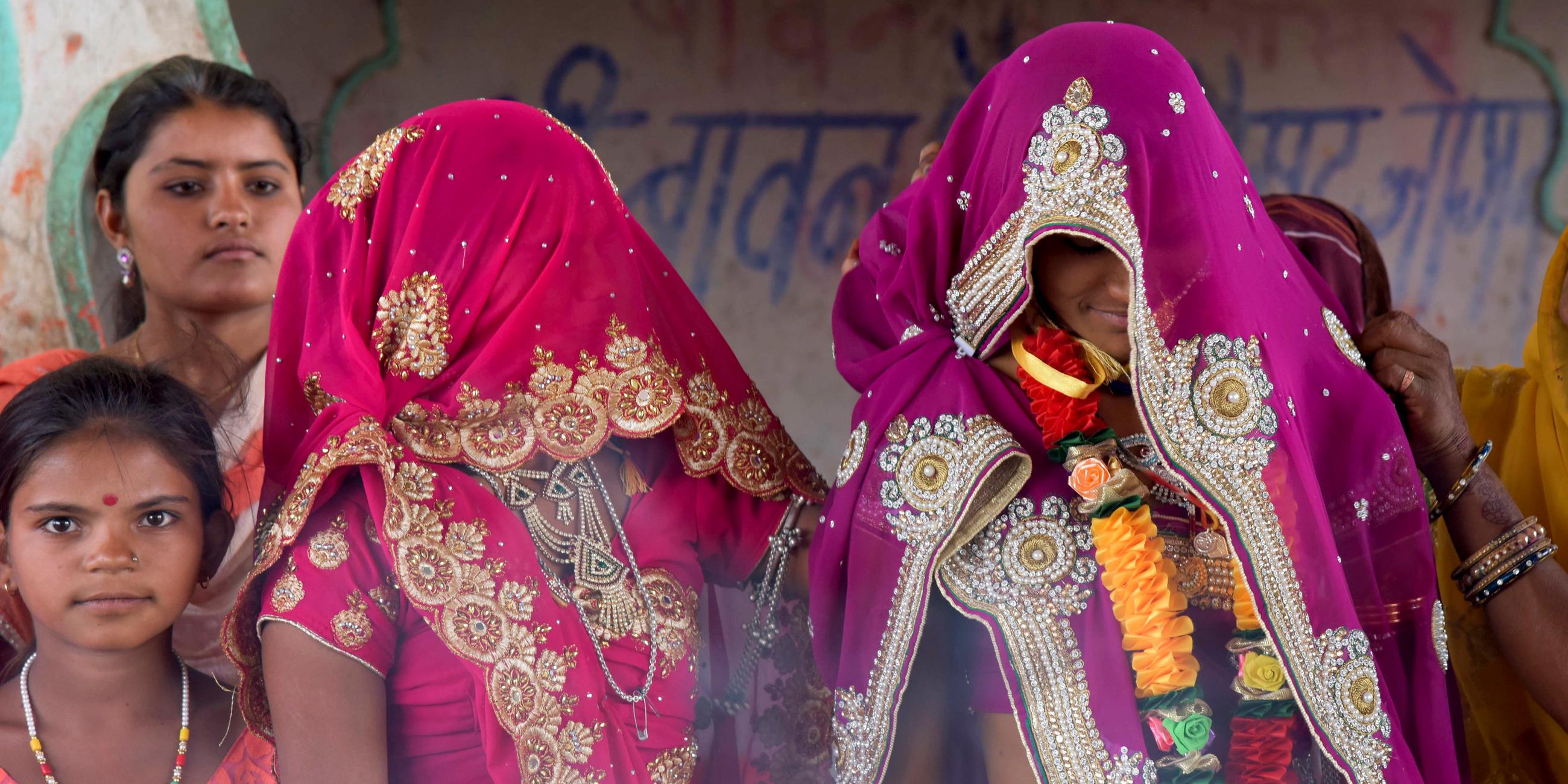 Ein minderjähriges Mädchen bei ihrer Hochzeit.