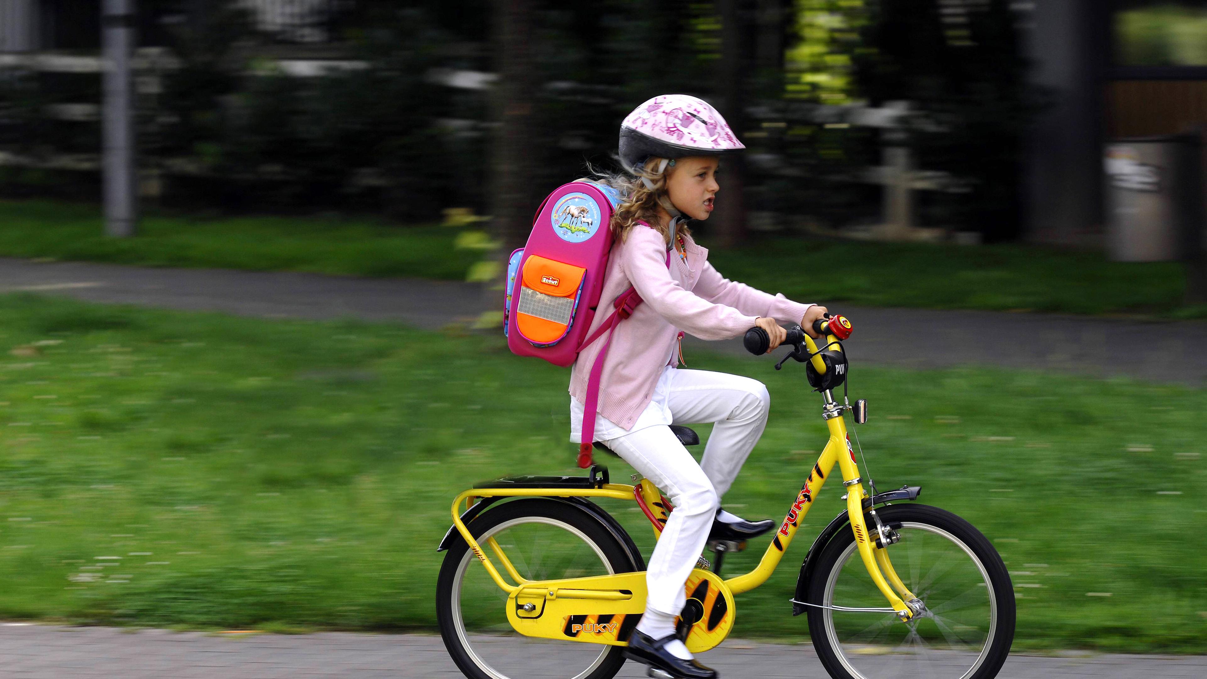 Dem kind. Das Fahrrad картинки. Demi велосипед. Mit dem Fahrrad zur Schule fahren фото. Fahren нап.Лимлайм.