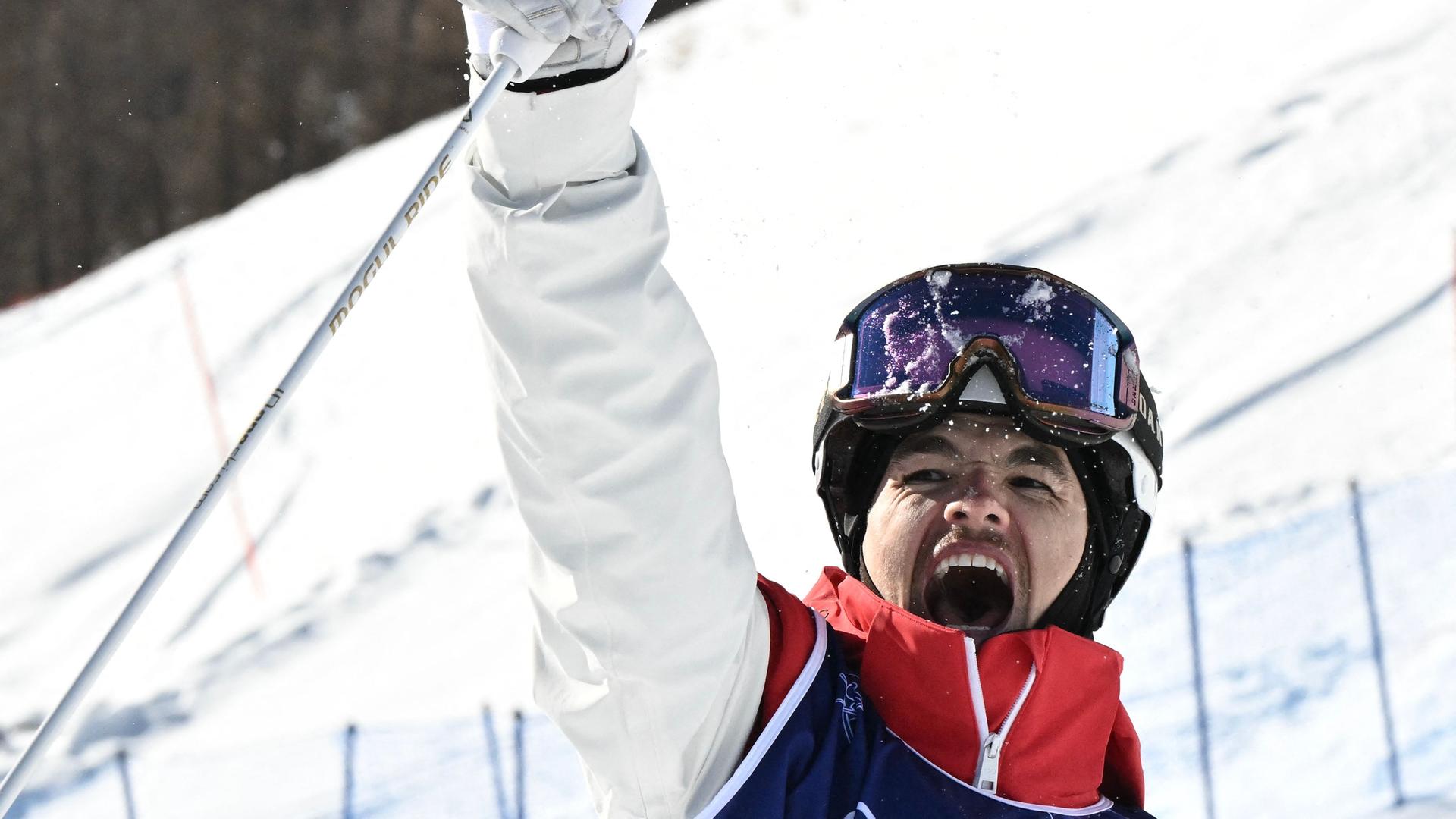 Mikael Kingsbury bejubelt seine Goldmedaille