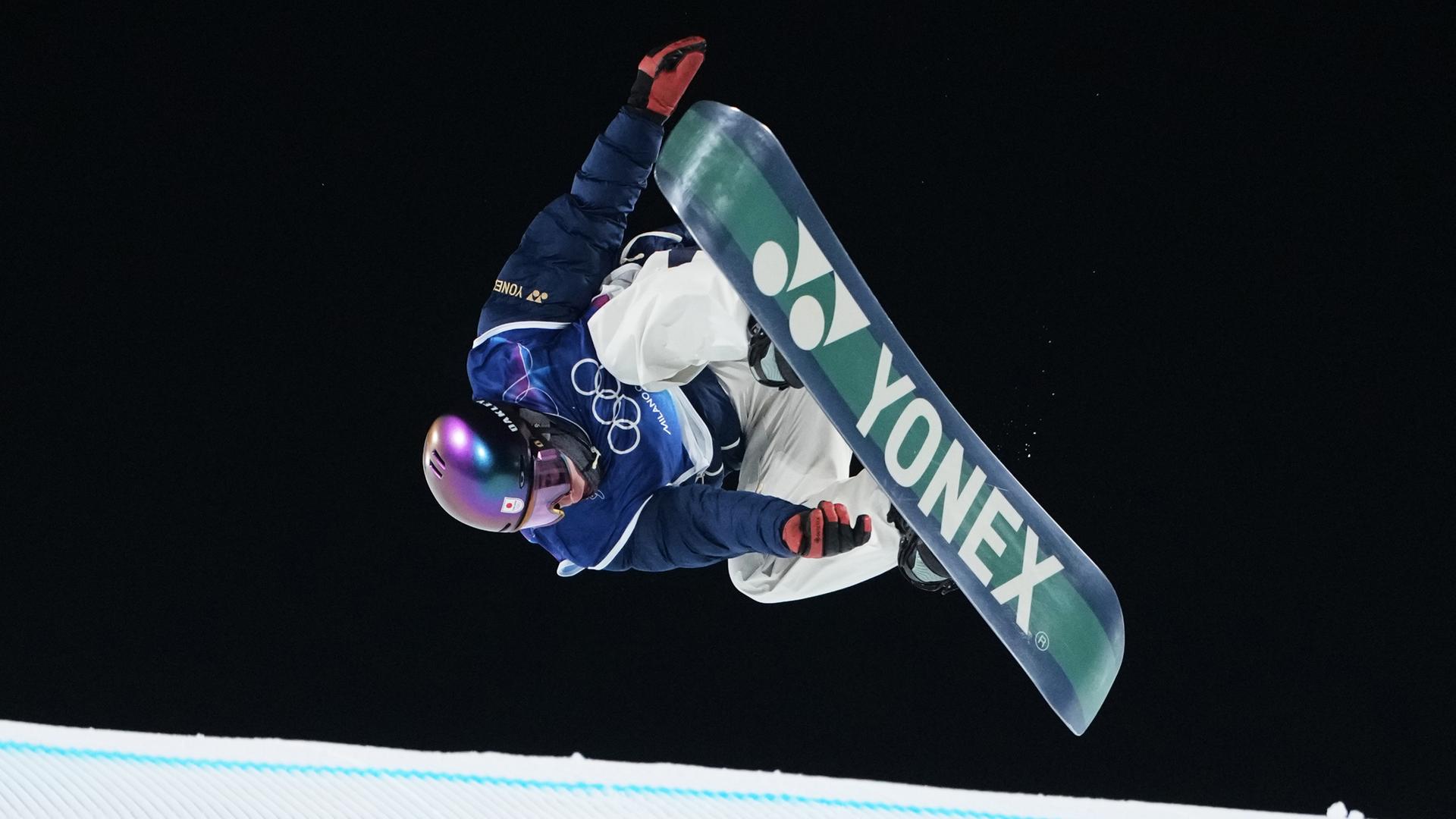 Kira Kimura (Japan) beim Big-Air-Finale im Snowboarden bei den Olympischen Winterspielen 2026.