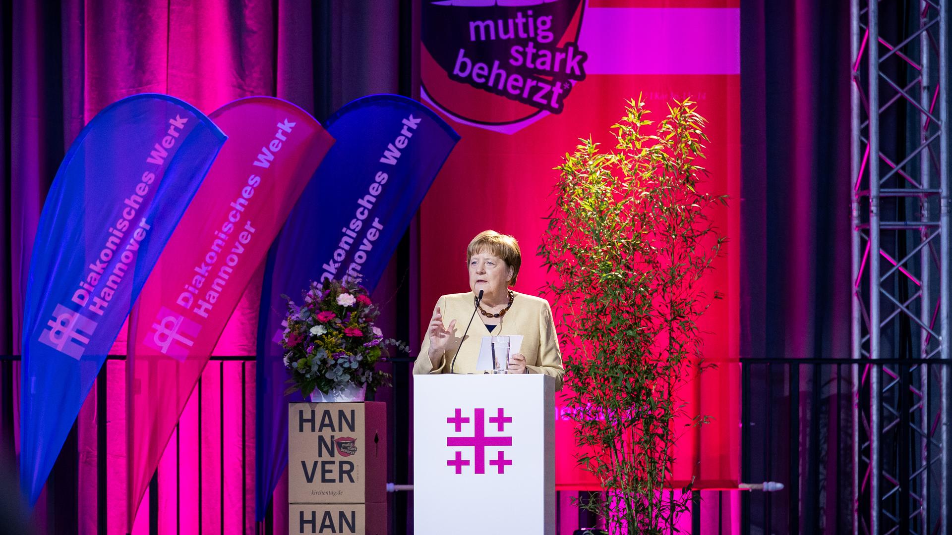 Altkanzlerin Angela Merkel (CDU) spricht auf dem 39. Deutschen Evangelischen Kirchentag, der vom 30.04. bis 04.05.2025 in Hannover stattfindet. 