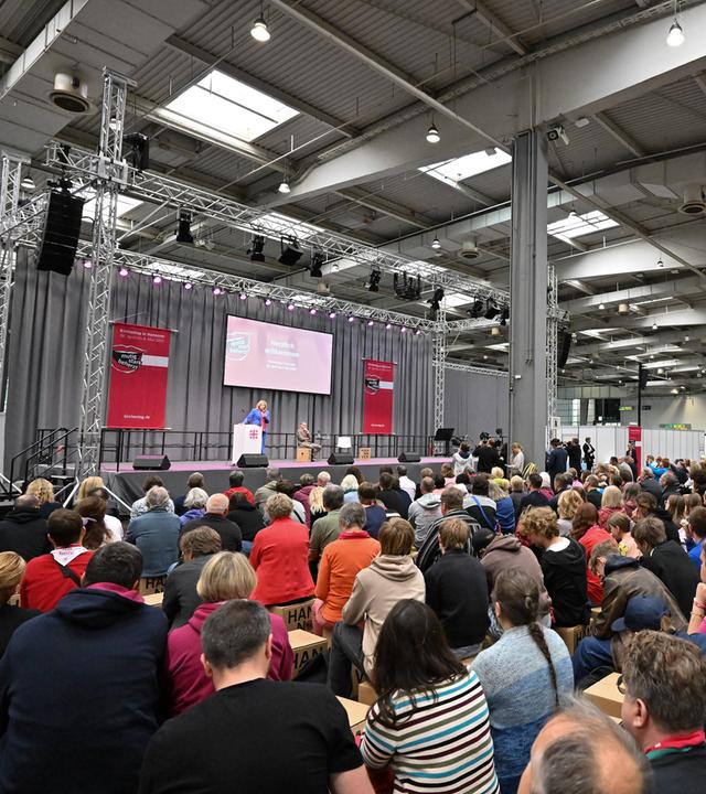 Bundestagspräsidentin Julia Klöckner (CDU) spricht beim Deutschen Evangelischen Kirchentag 2025.