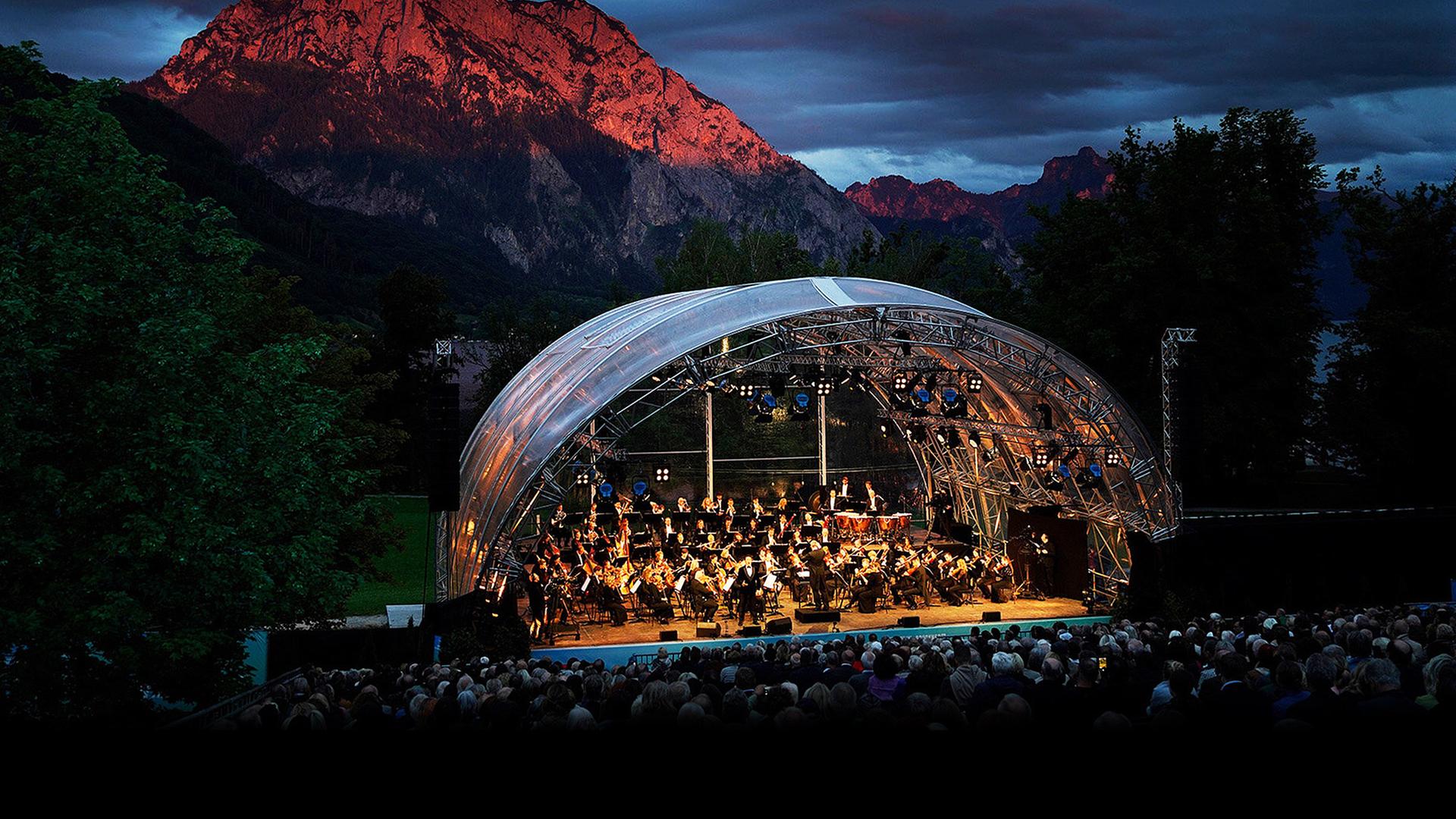 Bühne - „Klassikstars am Traunsee“. 