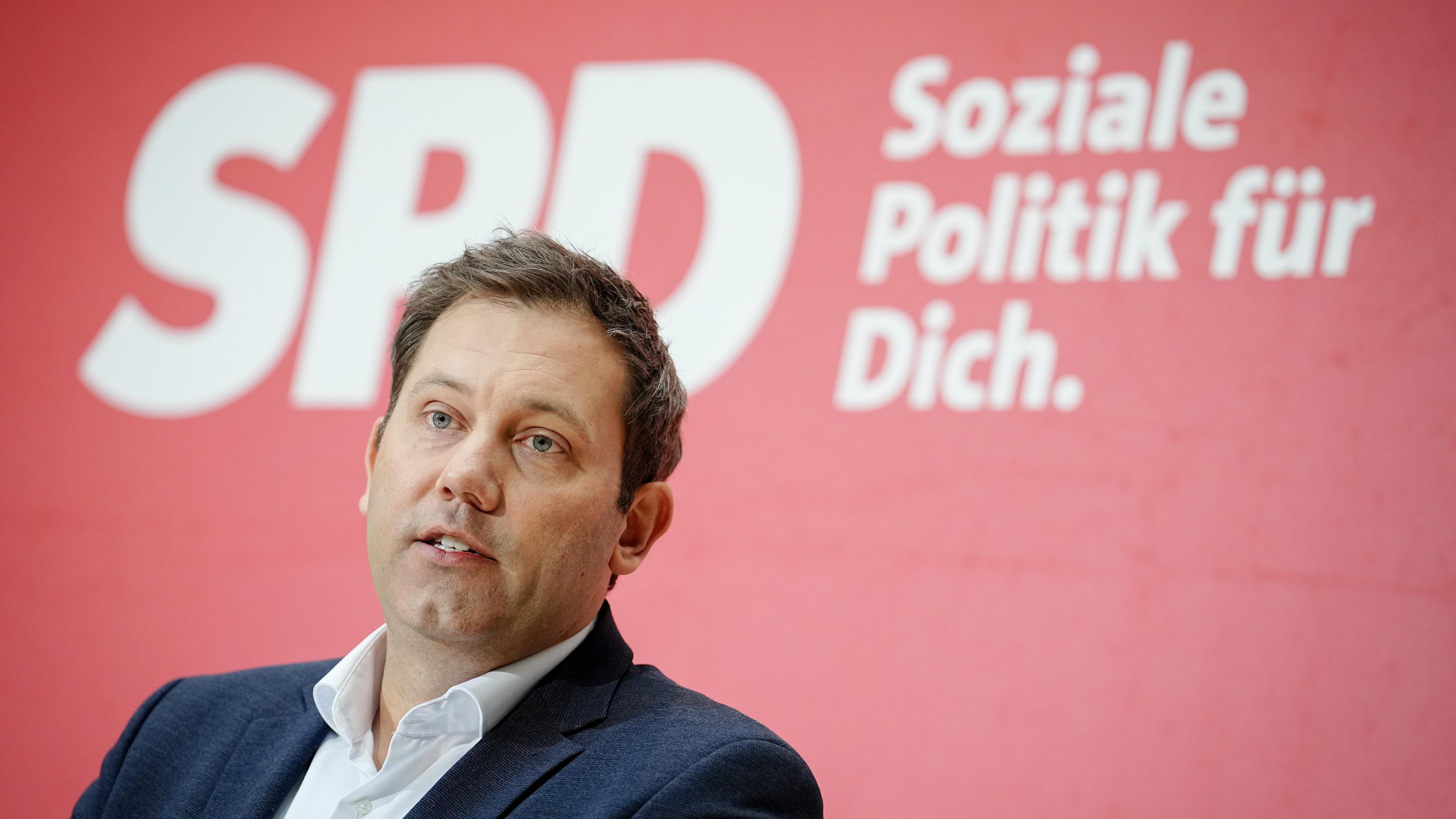 Lars Klingbeil, Bundesvorsitzender der SPD, gibt zum Abschluss der Jahresauftaktklausur des SPD-Präsidiums und Parteivorstands eine Pressekonferenz. 
