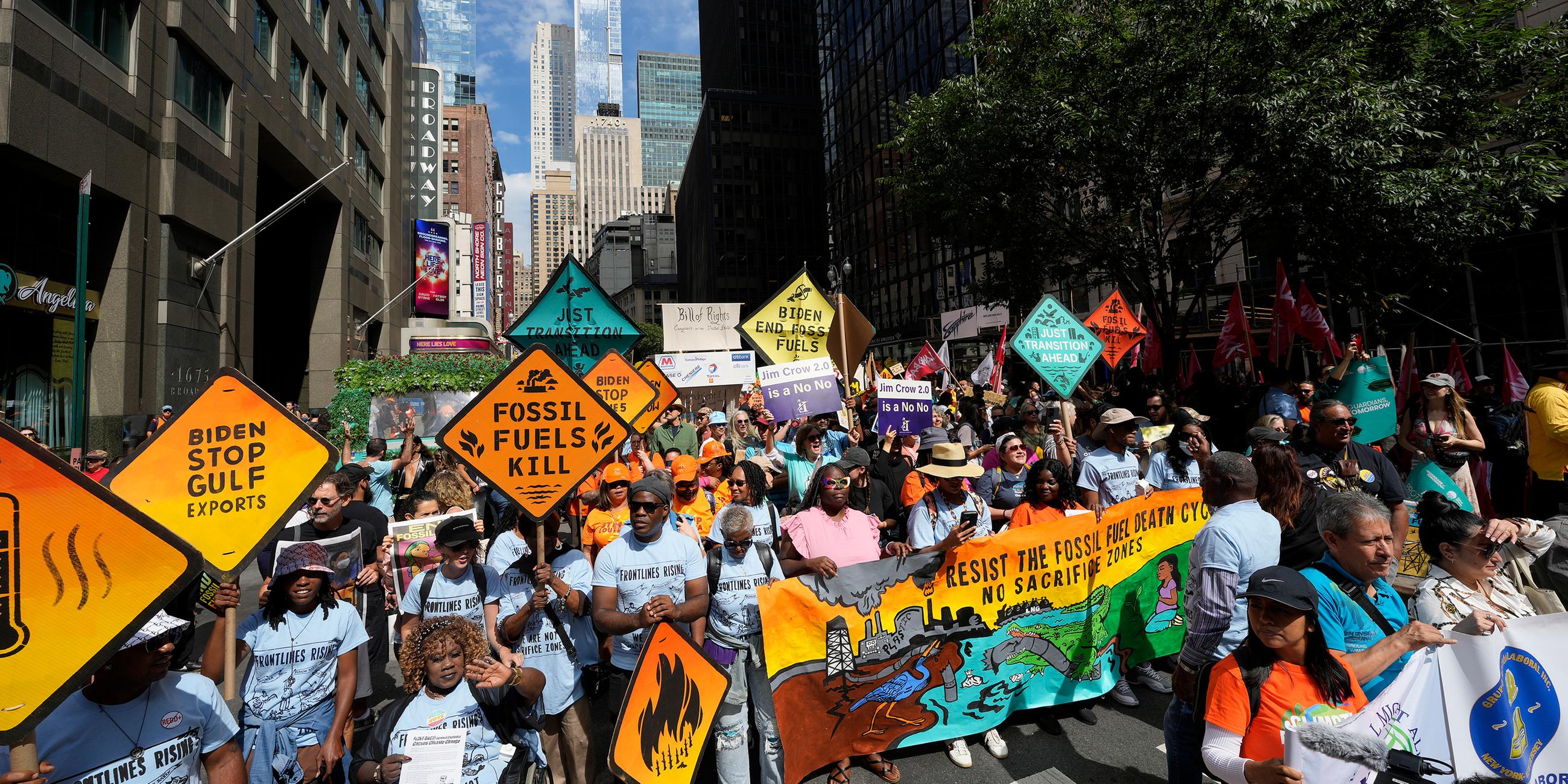 Klimademonstration für eine schnelle Abkehr von fossilen Brennstoffen wie Kohle, Öl und Erdgas, aufgenommen am 17.09.2023  in New York