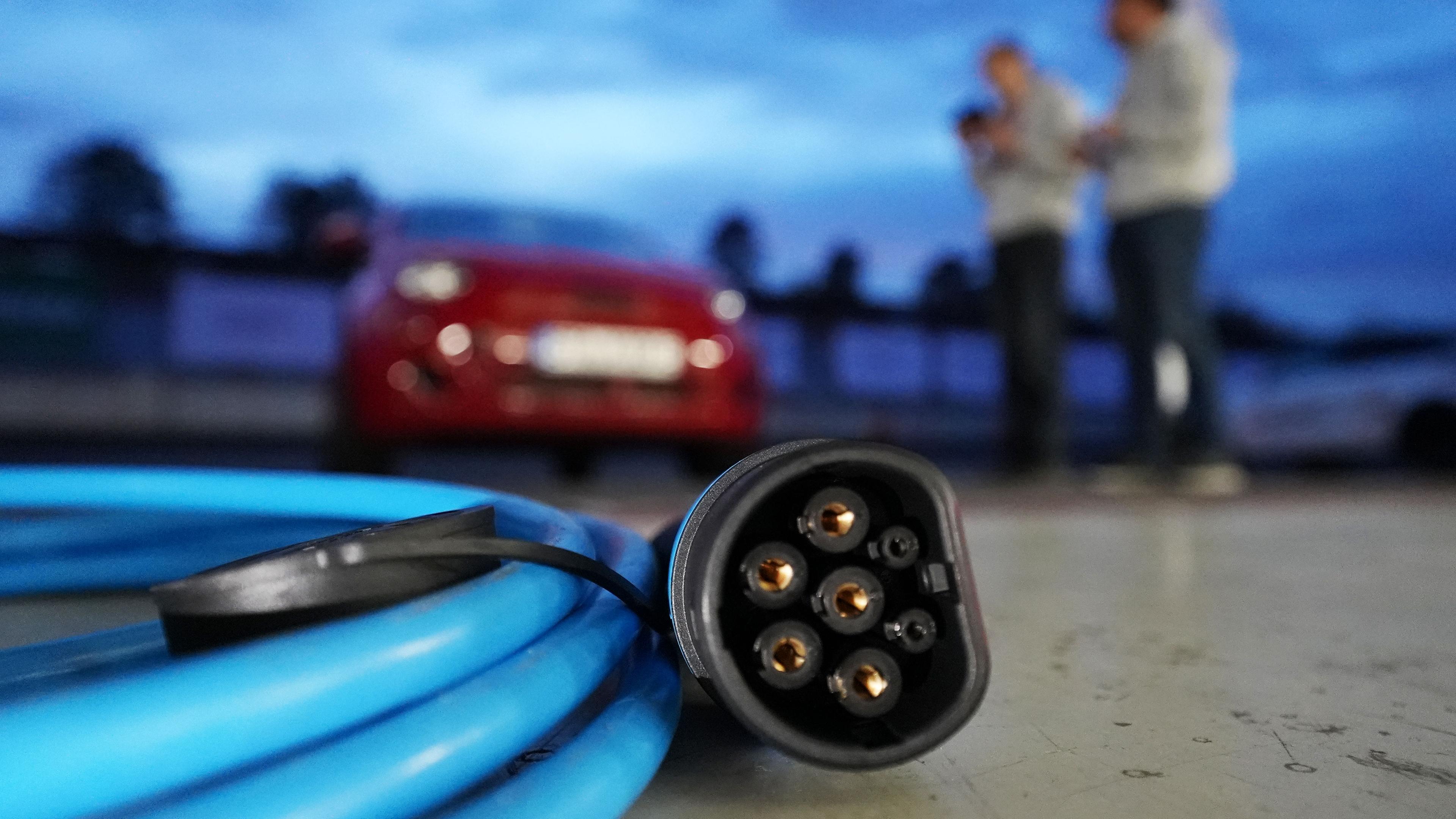 Batterie beim E-Auto wechseln: Volle Reichweite in Minuten - ZDFheute