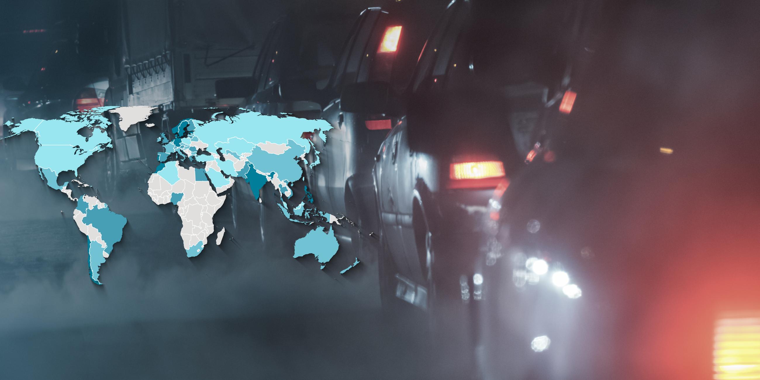 Das Bild zeigt Autos und eine Weltkarte zu den Klimaschutz-Ambitionen der Länder.