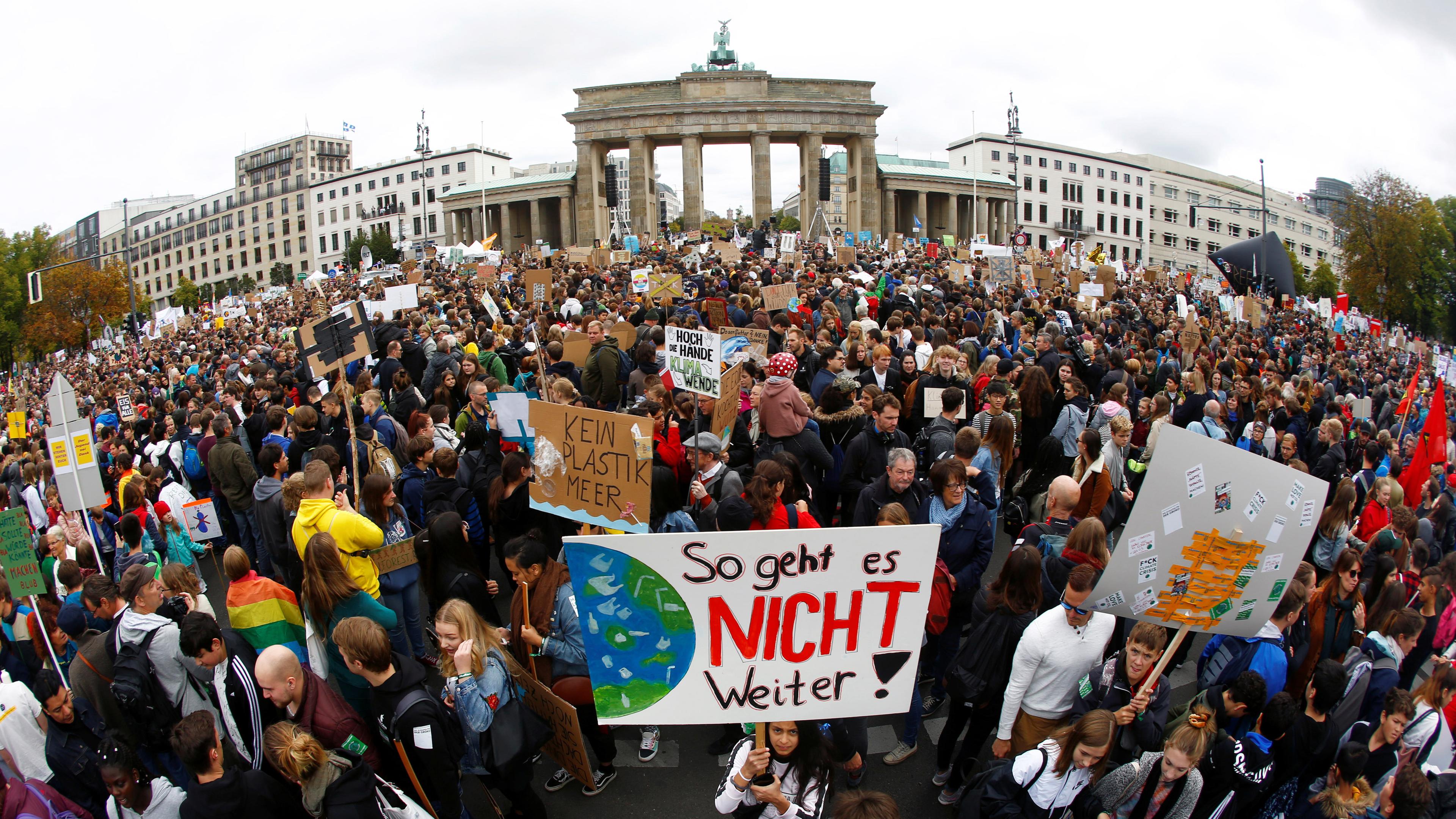 Globaler Klimastreik in Berlin vor dem Brandenburger Tor am 20.09.2019